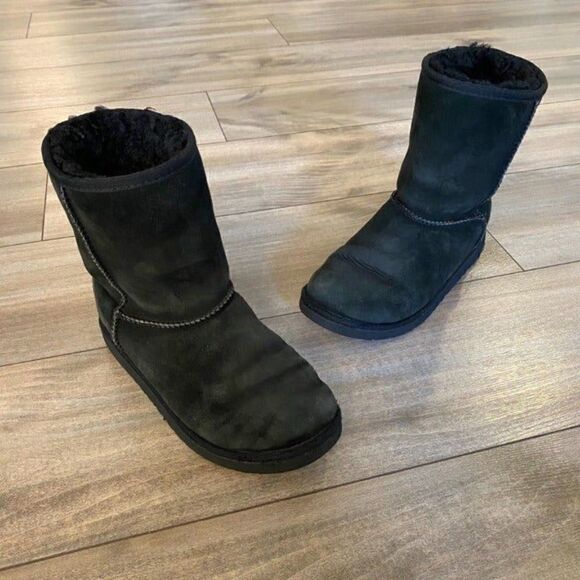 UGG Shoes - Ugg Black Mid Fur Lined Boots Women 5